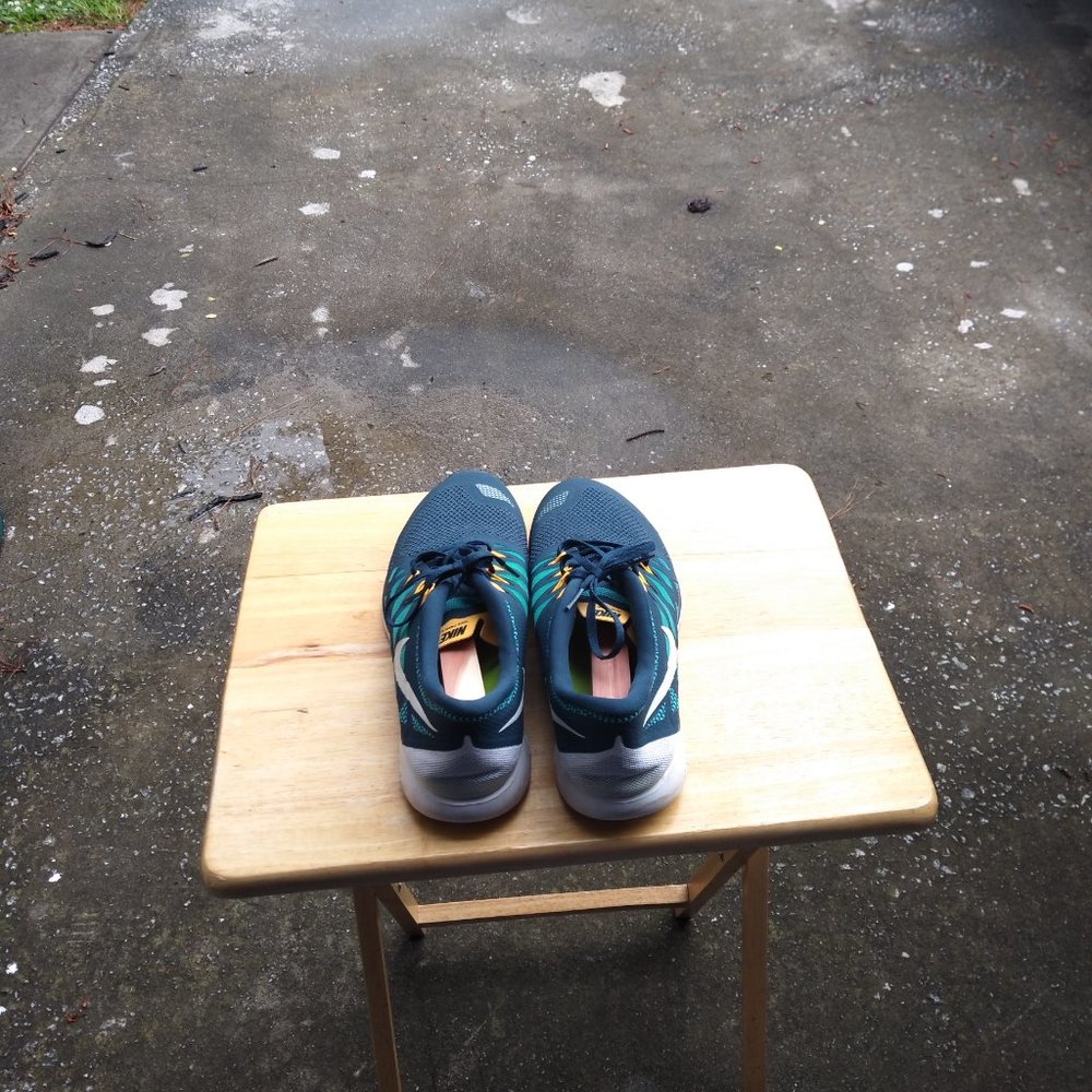 NIKE - Picture 2 of 2